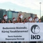 İKD'liler, Taksim'de “Bedenimiz Bizimdir, Kürtaj Yasaklamaz” sloganını yükseltti